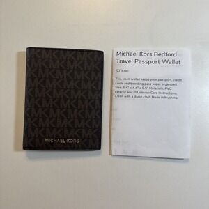 Michael Kors Jet Set MK LOGO Leather Travel Passport holder wallet card case.